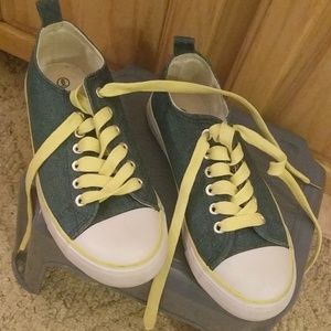 Size 6 TWISTED sneakers